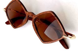 Модні жіночі оправи 2026 року: стиль, форми та поради щодо вибору