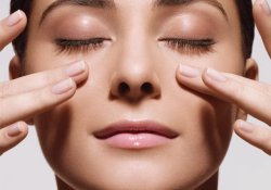 Чи небезпечно терти очі