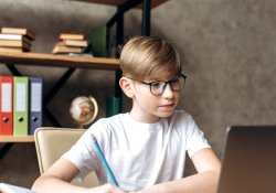 Знайдено кілька генів, які відповідають за розвиток міопії у підлітків