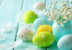 Вітаємо з Великоднем!