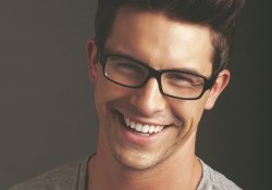 Кому потрібно носити окуляри і в якому віці.